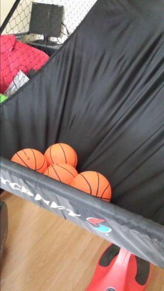 Indoor basketball net