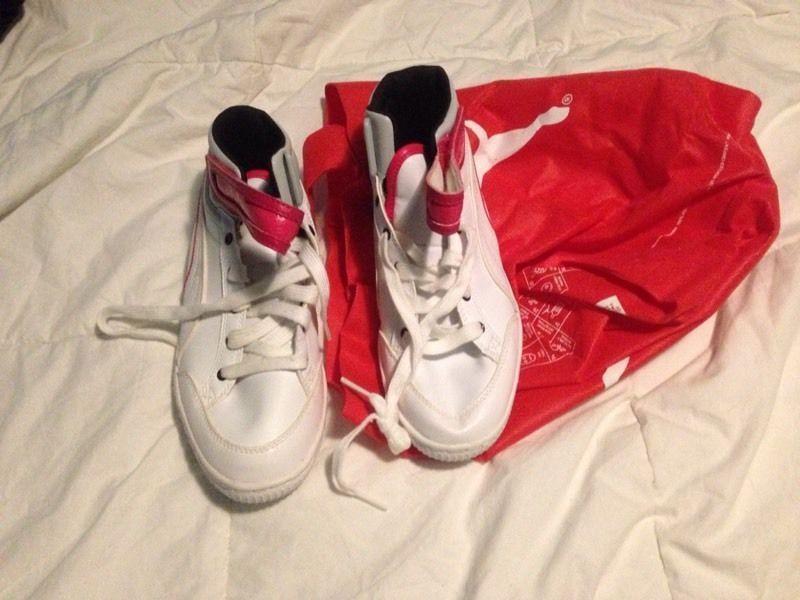 Brand new women's puma sneakers