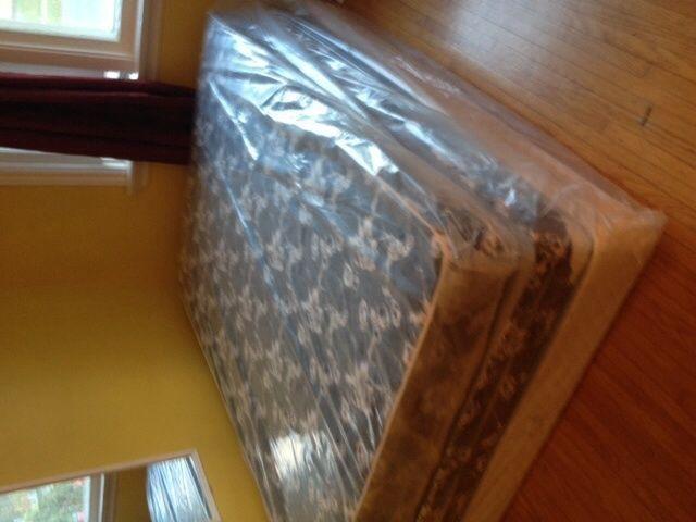 NEVER USED !!! BED STILL SEALED in plastic bag $195.00 NEWWW!!!!