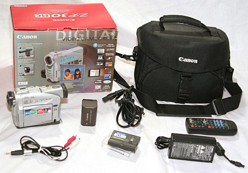 Canon ZR30 MiniDv HI-FI Stereo camcorder kit