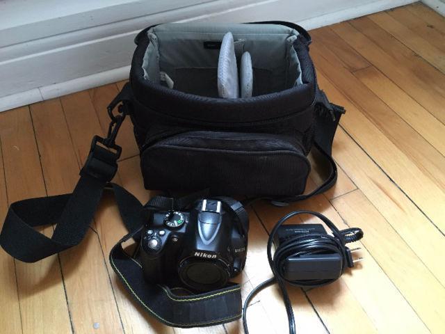 Nikon D3000 body only with case and 1x 4GB + 2 x 2GB SD Cards