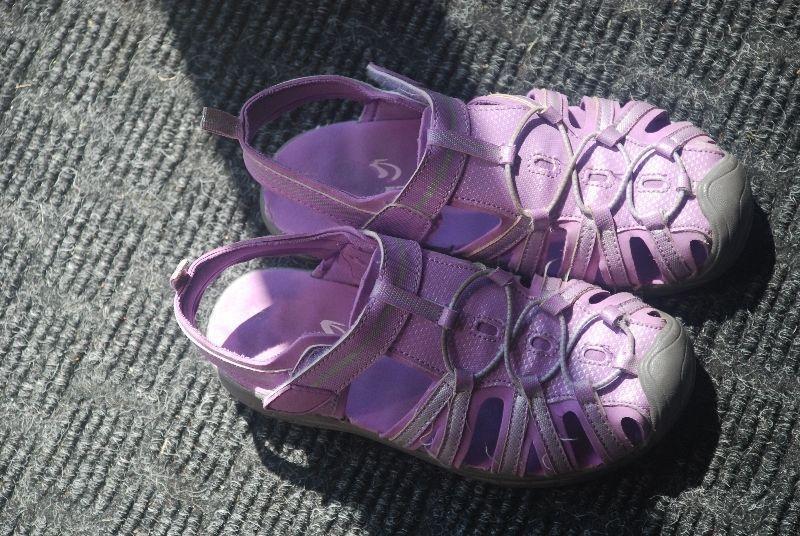 Girl's Closed toes sandals size 2 youth
