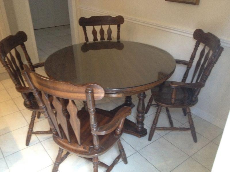 solid wood dinning room table
