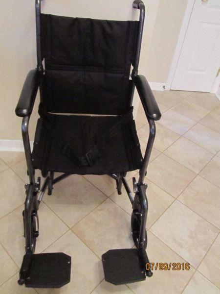 Wheelchair/transport chair, chaise roulante ou de transport