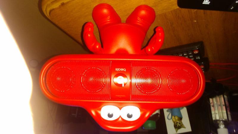 I have a mint beats bill red 2.0 and guy stand