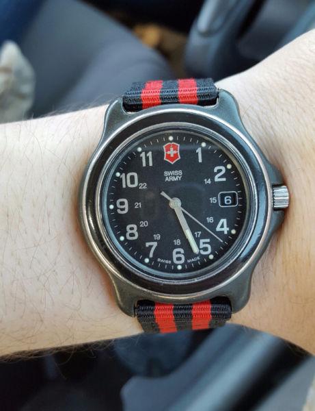 Victorinox Swiss Army watch (pre-owned)
