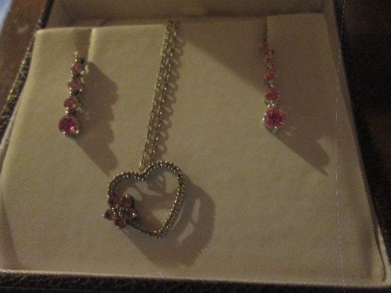 GLAMOROUS PINK AND DIAMOND NECKLACE AND EARRING SET BNIB