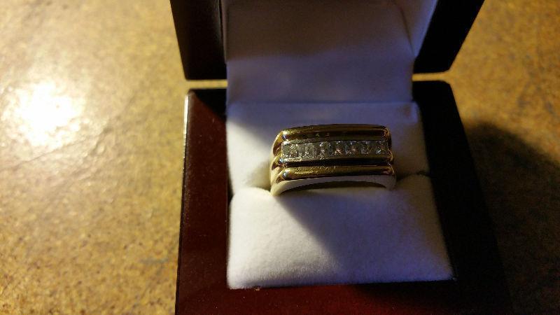14KT yellow and white gold men or ladys Ring Diamonds 7 Stones
