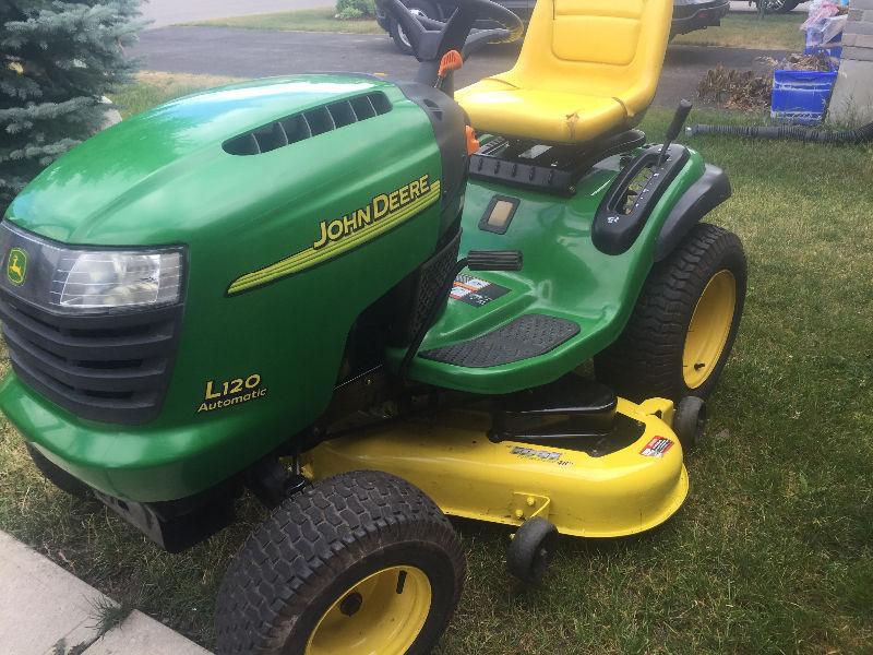 John Deere lawnmower tractor