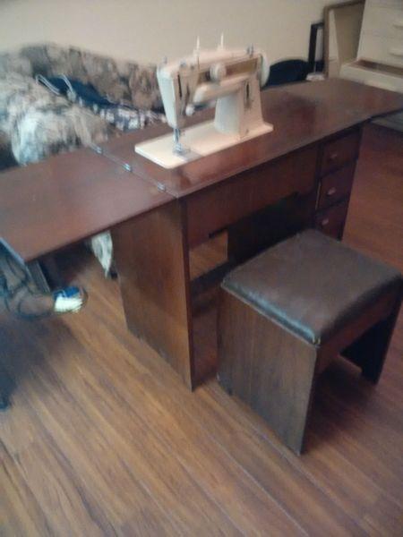 Singer Sewing Machine in wooden cabinet