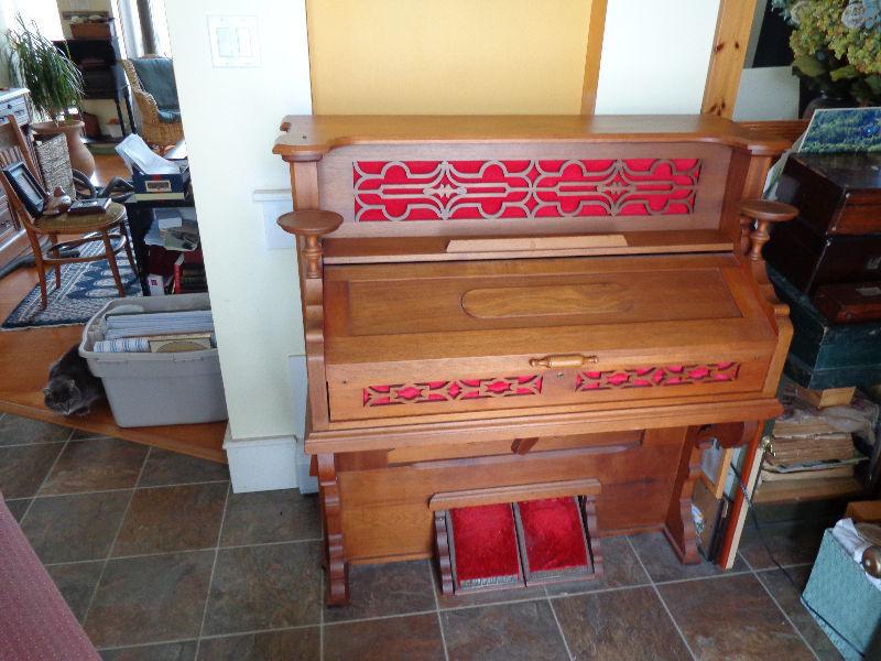 1897 Star Parlor Organ $50 OR BEST OFFER