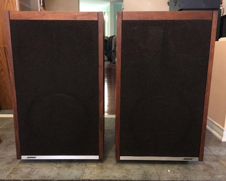 Gorgeous Bose 6-Driver Floor standing speakers 601
