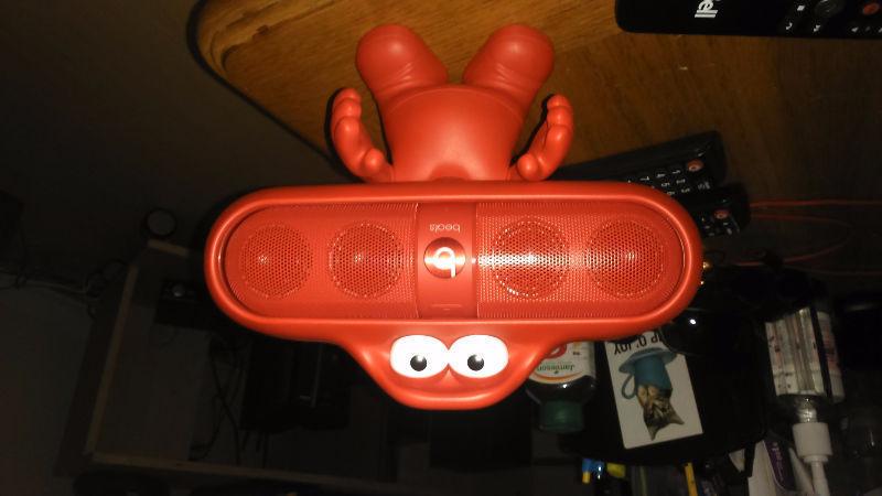 I have a mint beats bill red 2.0 and guy stand