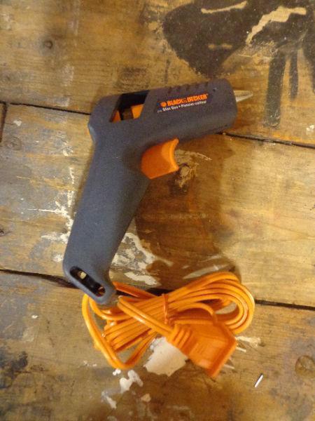 FS: Black & Decker Hot Glue Gun