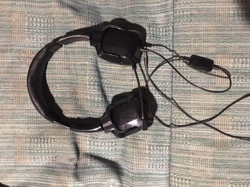 Xbox One Lots of Games 2 Controllers Headset