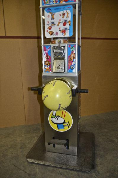 Inflating beach ball vending machine! Brand new! Very cool!