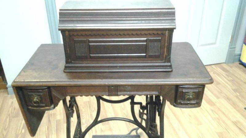 machine a coudre New Home antique
