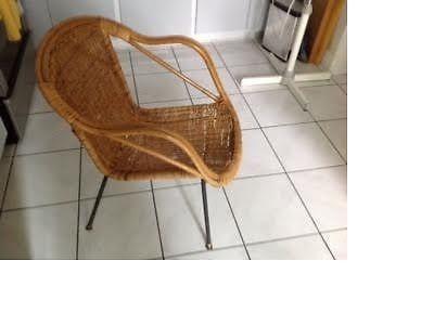 Ancienne chaise en rotin ( vintage + ou - 50 ans )