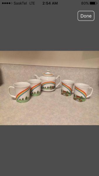 VINTAGE RAINBOW TEAPOT & FOUR RAINBOW MUGS