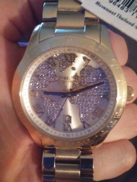 Montre Michael Kors neuve dans boite jamais porter!