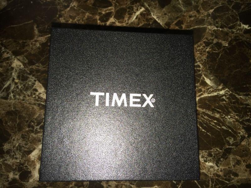 Brand new watch Timex INTELLIGENTE QUARTZMC authentique neuve