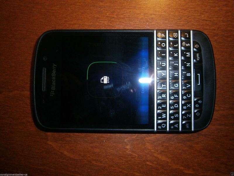 BLACKBERRY Q10 UNLOCKED GOOD CONDITION WITH CHARGER 514-679-5663