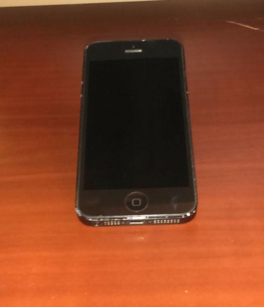 IPHONE 5 16GB (BELL,VIRGIN) USED IN GOOD CONDITION WITH CHARGER