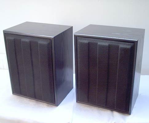 Linn Sara9 with Linn stands