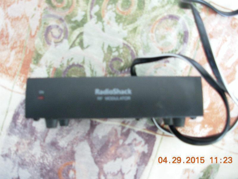 Radio Shack RF Modulator TV accessory/accessoire 15-1214A