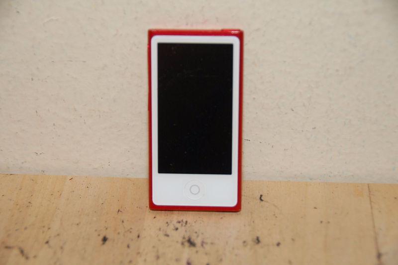 IPOD NANO 7TH GENERATION 16GB RED GOOD CONDITION WITH CHARGER O