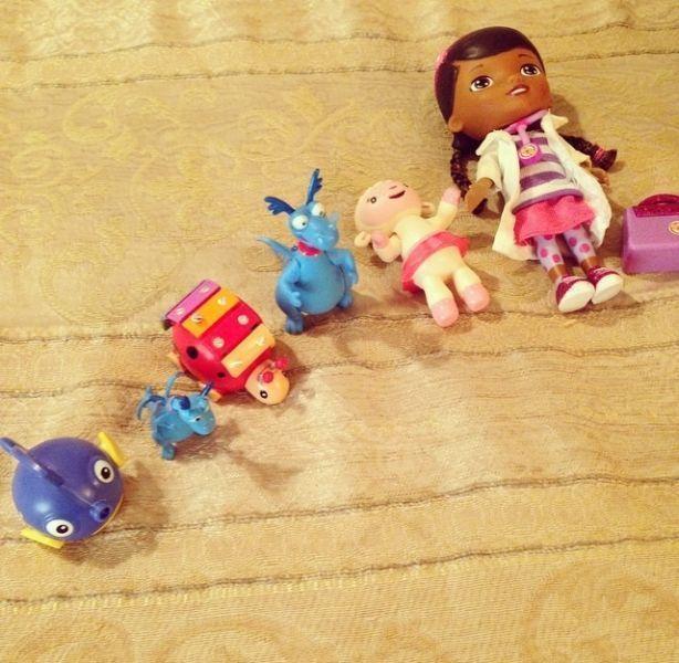 Doc McStuffins collectible figures & Lambie plush toy