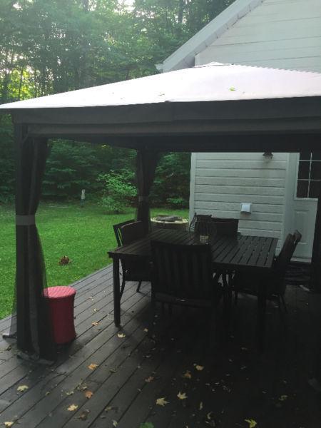 Gazebo et ensemble patio