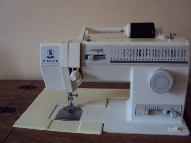 SINGER SEWING MACHINE WITH TABLE** MUST SELL**