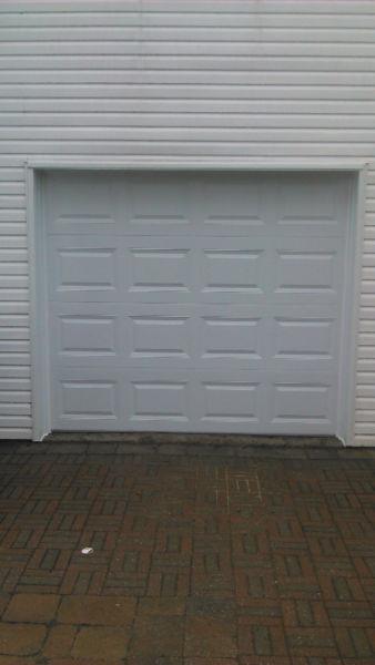 Porte de garage 8' x 7' ,blanche,Isolée R-17,NEUVE ET INSTALLER