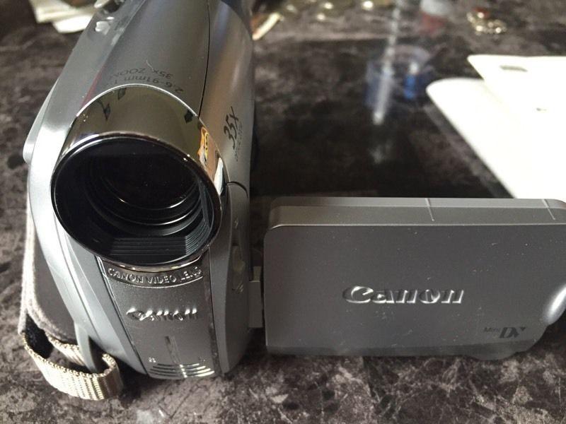 Brand New Canon ZR 800 Digital Camcorder