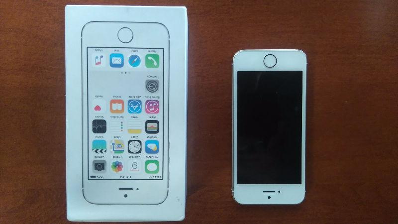 Iphone 5S (almost mint Condition)