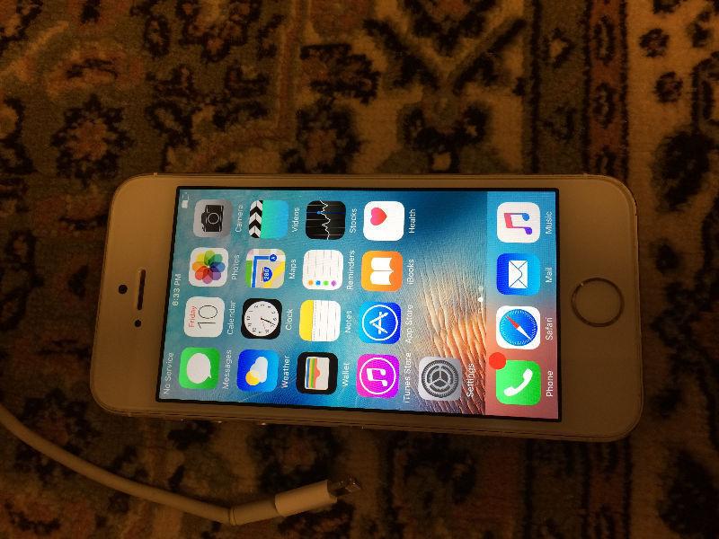 IPHONE 5S GOLD 16 GB IN EXCELENT CONDITION WITH CASE