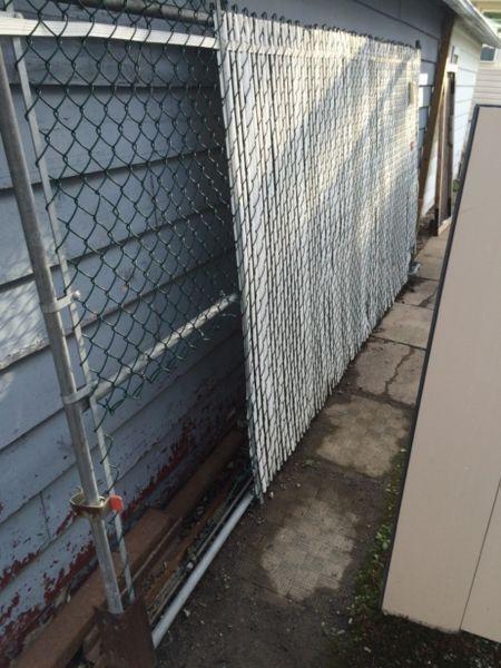 Rolling chain link gate