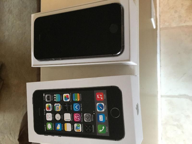 iPhone 5s 32 gb -Sasktel network