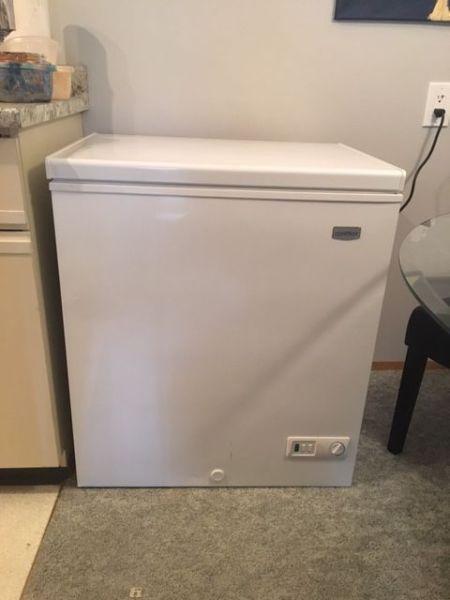 Clean Medium Sized Freezer in Great Condition