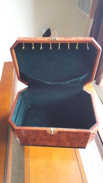 Jewlery or storage box