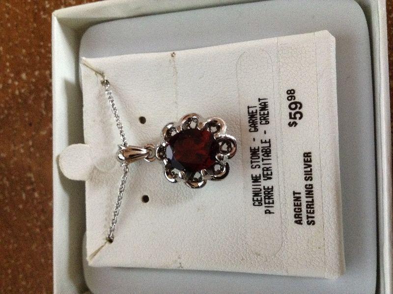 *NEW*SILVER AND GARNET NECKLACE
