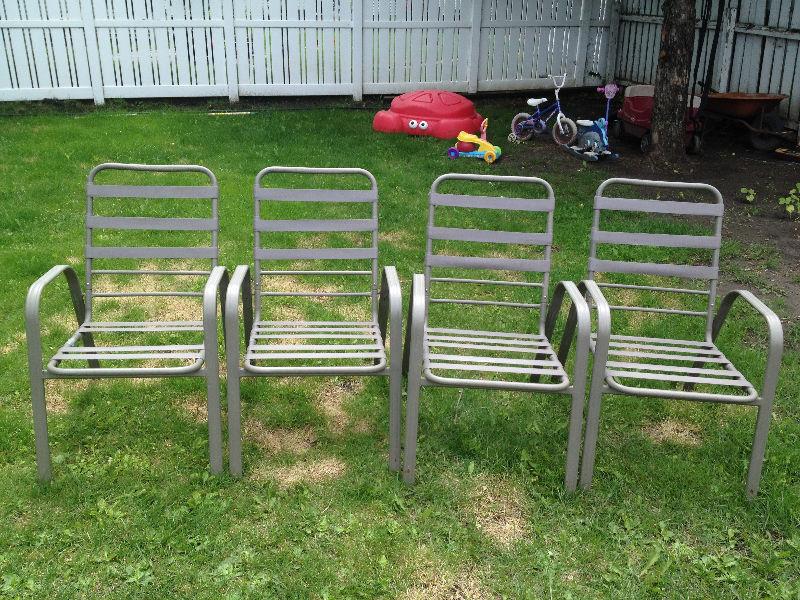 4 outdoor chairs for $10