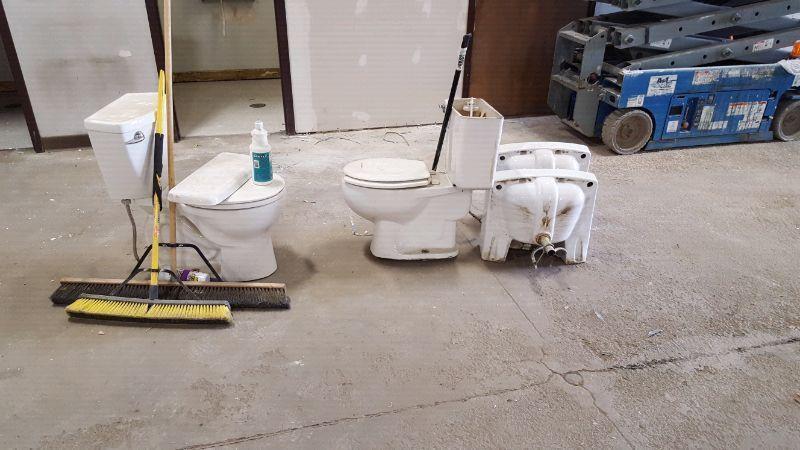 2 toilets 2 sinks