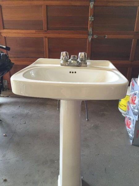 pedestal sink and stand