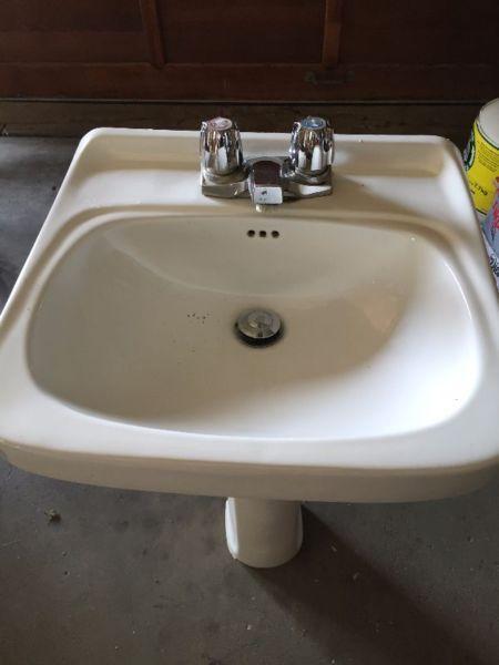 pedestal sink and stand
