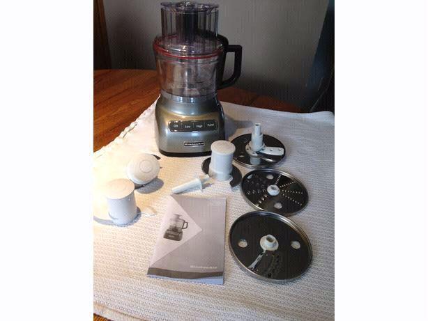 Kitchen Aid 9 Cup Food Processor Hardly used Comes with all p
