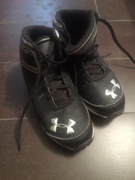 Kids Under Armour Cleats Size 4