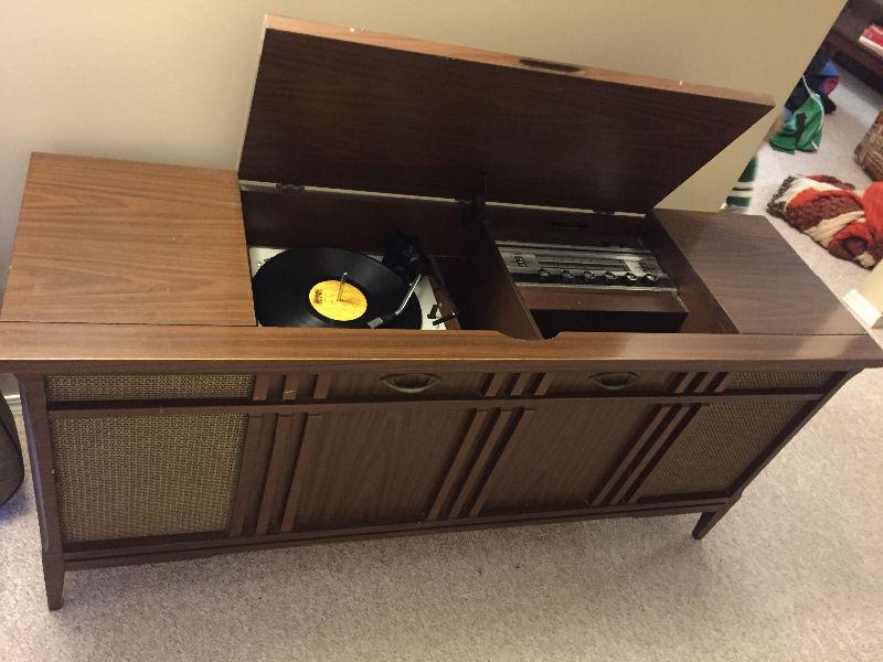 Vintage stereo and turntable