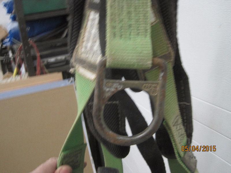 SAFETY HARNESS FOR ROOFING